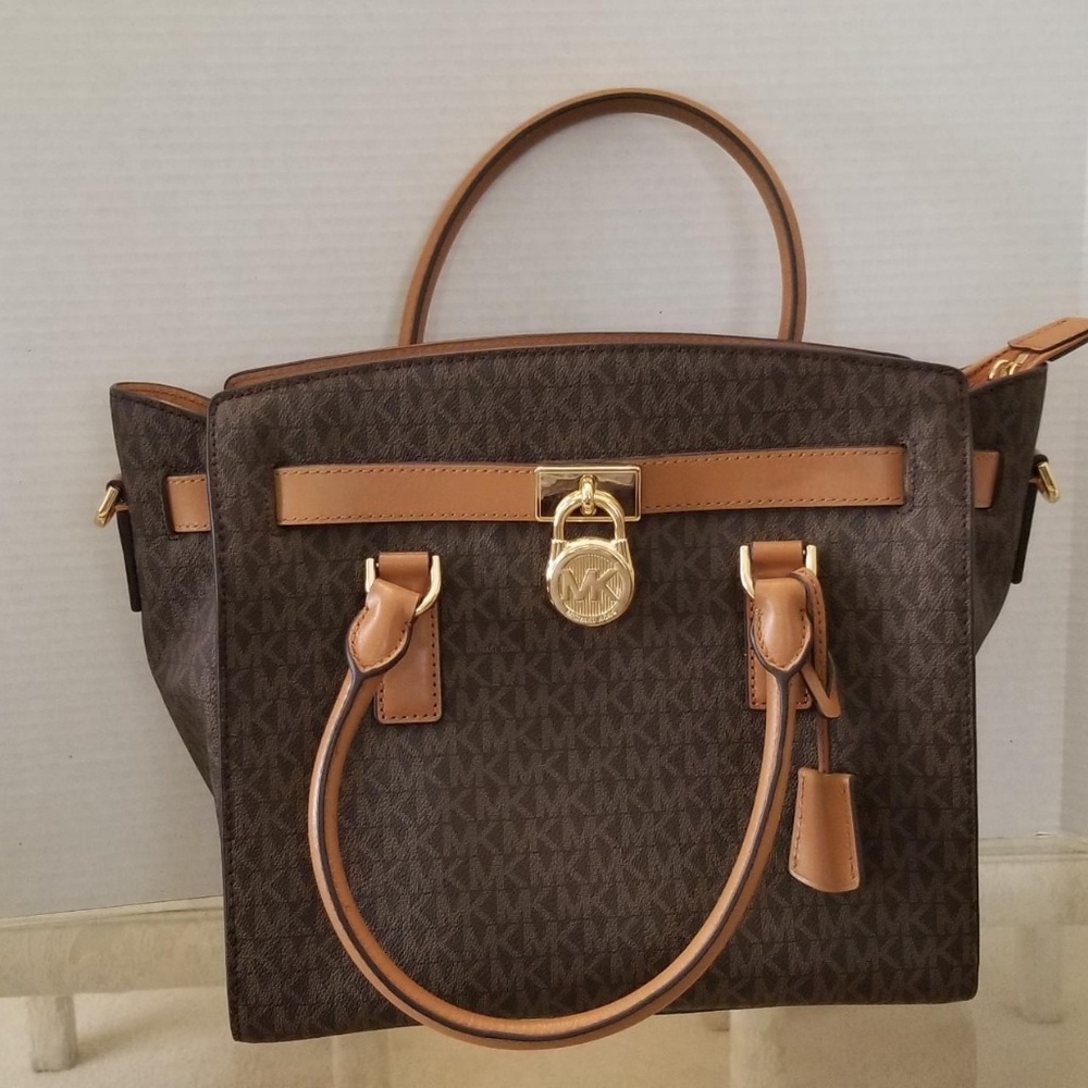 Authentic Michael Kors Hamilton Mongram Purse.